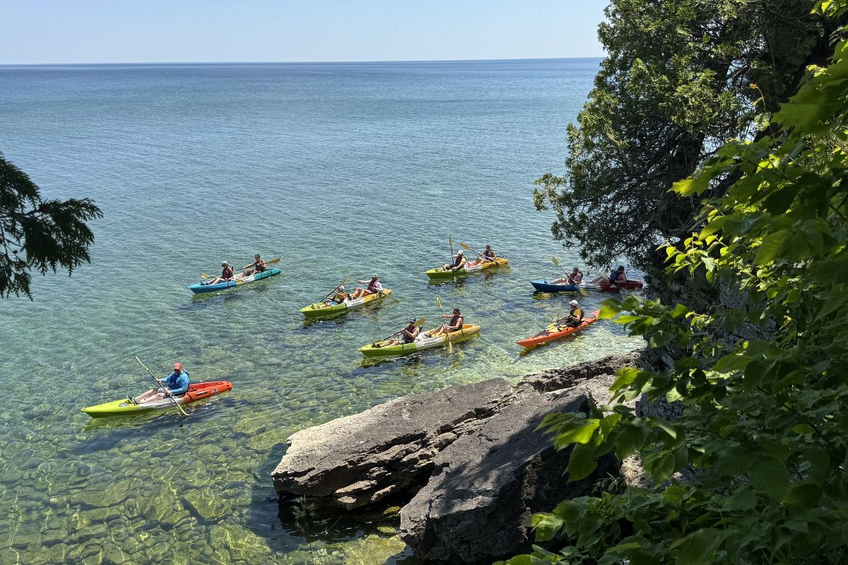 Kayak tour in Cave Point